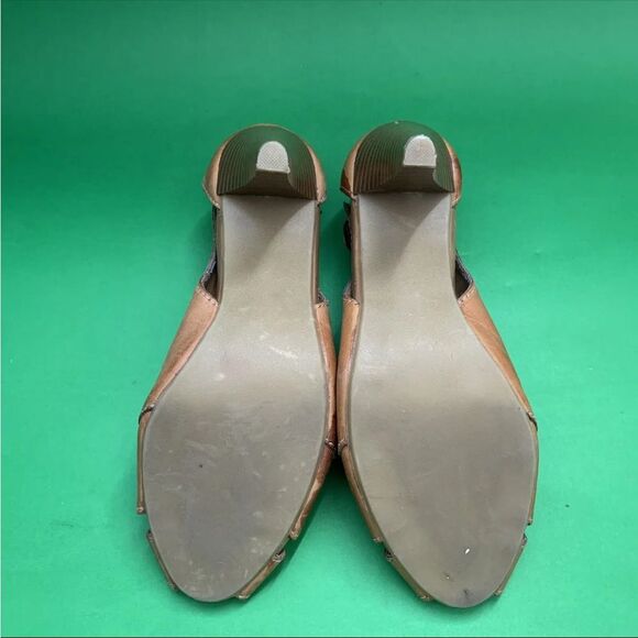 Thom McAn Womens Sz 5M Brown  Leather Slip On Peep Toe Heels Pumps - Picture 3 of 5